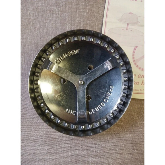 Vintage Pampered Chef Cut-N-Seal 3.5" Sandwich Cutter and Sealer W/Pamplet 1996 - Picture 4 of 9